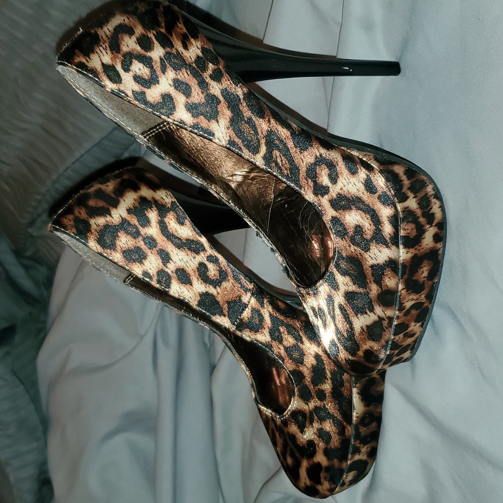 Leopard heel